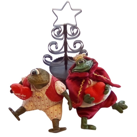 Russ Berrie Other - Russ Berrie, Prince Charming Frog & Valentine Heart Figurine 2005 Collectible